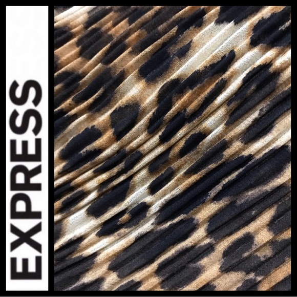 NWOT Express Leopard Pleated Chiffon Top - Picture 4 of 8